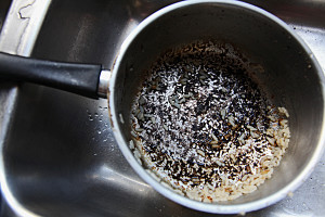 burnt-black-rice-pot